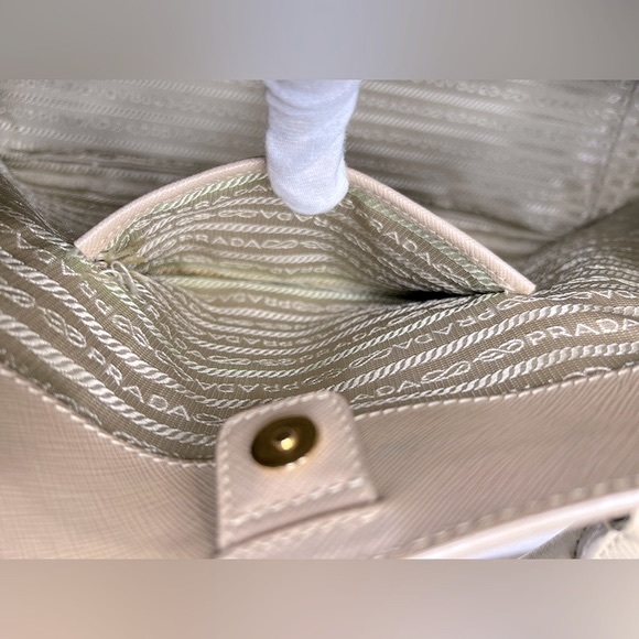 AUTH 🩷 Prada Lux Galleria Saffiano leather tote in light beige - Picture 10 of 13